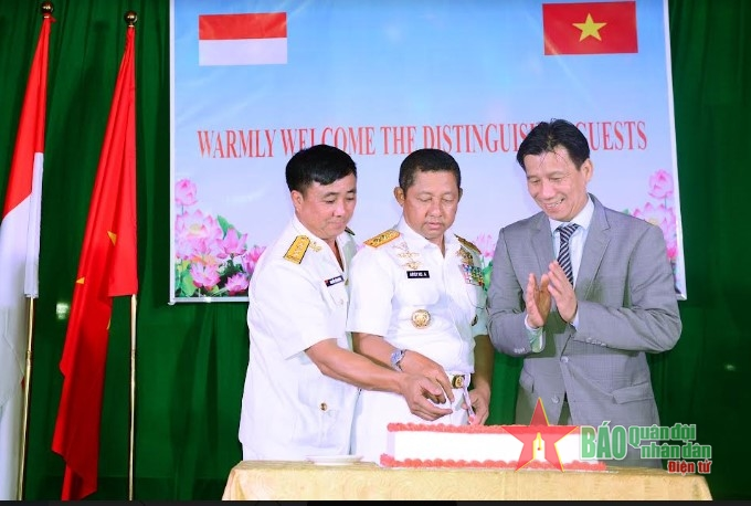 Mừng Quốc khánh 2-9 trên tàu Lý Thái Tổ